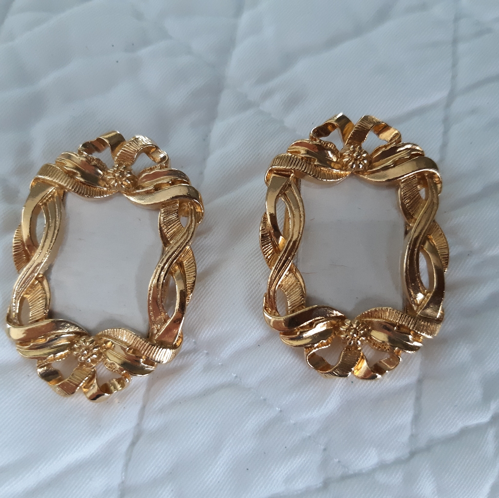 Vintage Lapel Frames